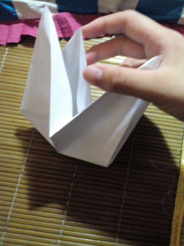 如何折会动的千纸鹤折纸 第11步
