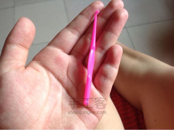 彩虹橡皮筋手链编制方法 第2步