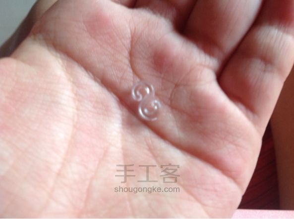 彩虹橡皮筋手链编制方法 第3步
