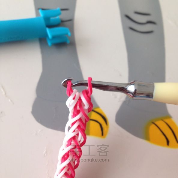 橡皮筋手镯编织教程 2 第12步