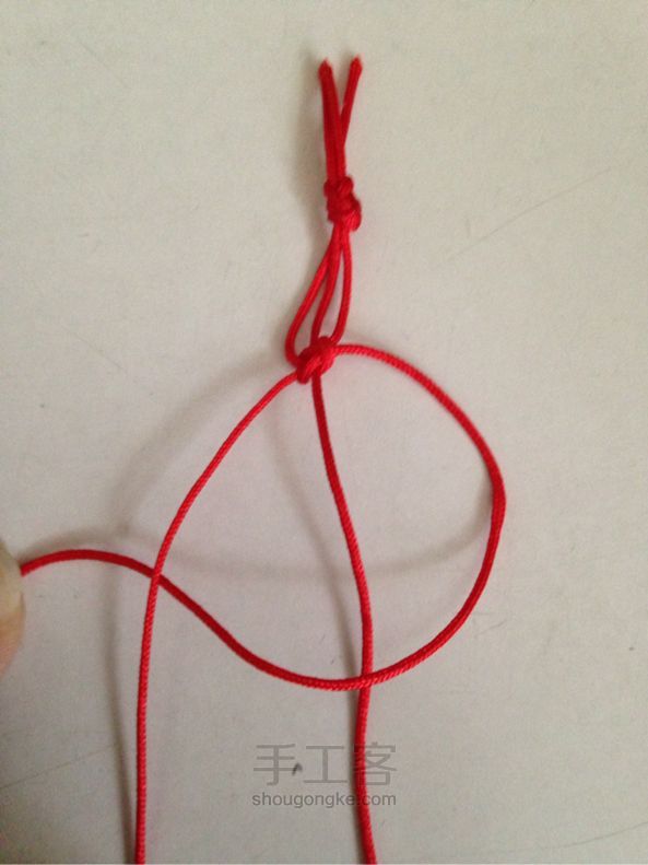 简单手链编织方法~教你怎么把珠子美美的固定在编绳上 第3步