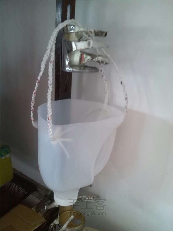 塑料壶的应用2——牛奶壶做吊挂花盆 第6步
