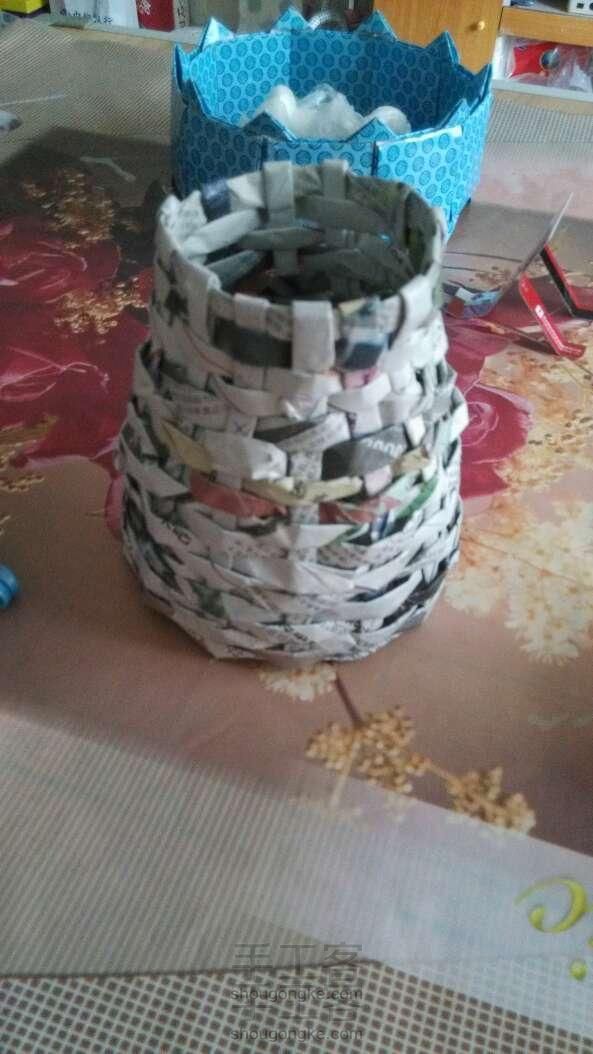 旧报纸编花瓶