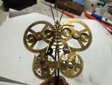 从小一直喜欢金属机械，偶然发现蒸汽朋克这个东西，很喜欢！于是用自己现有的材料做了一个黄铜齿轮蝴蝶。