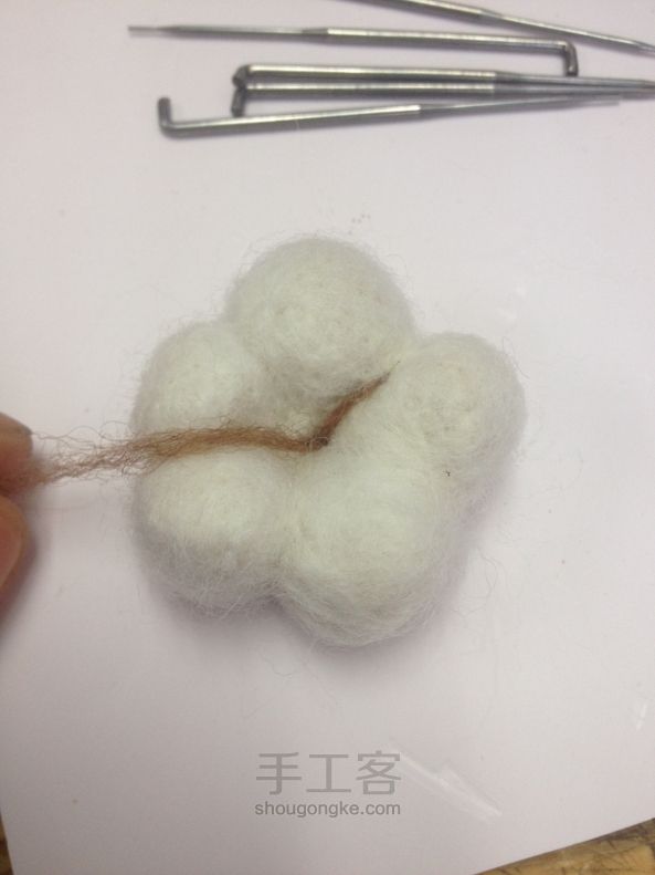 木头羊毛毡棉桃项链手工制作教程 第33步