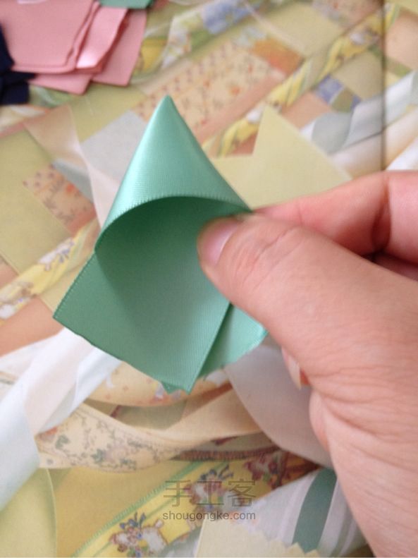 莲花发饰 第3步