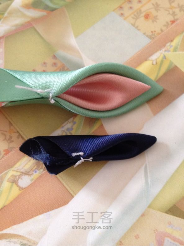 莲花发饰 第6步