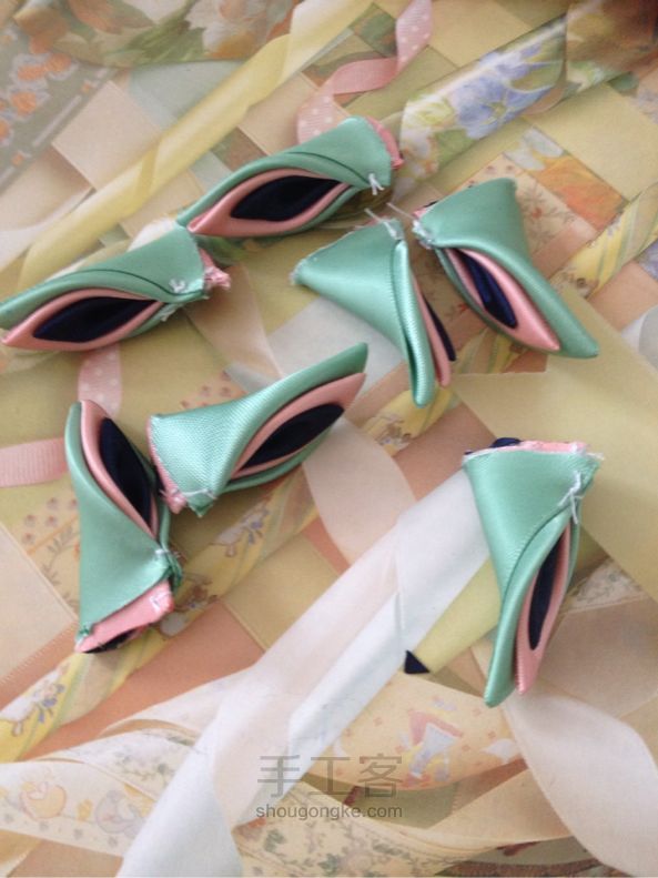 莲花发饰 第9步