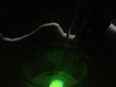 CPPO荧光液实验