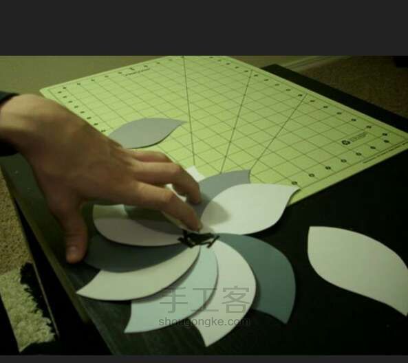 板卡纸手工DIY制作创意艺术挂钟 第2步