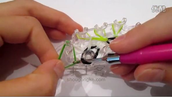 彩虹织机DIY pocker dots bracelet 第28步