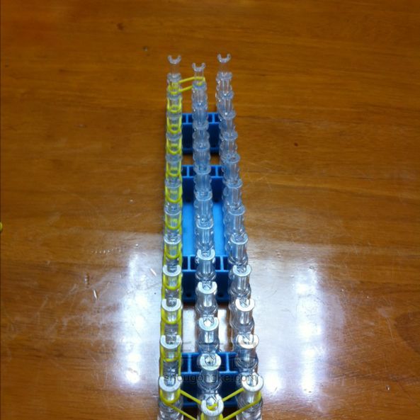 橡皮筋手链3（雨滴） 彩虹织机DIY 第4步