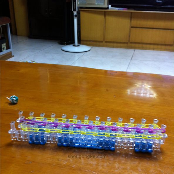 橡皮筋手链3（雨滴） 彩虹织机DIY 第8步