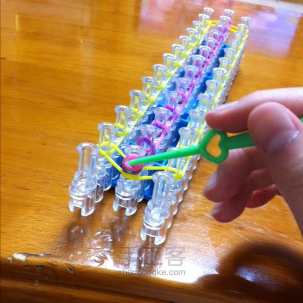 橡皮筋手链3（雨滴） 彩虹织机DIY 第10步
