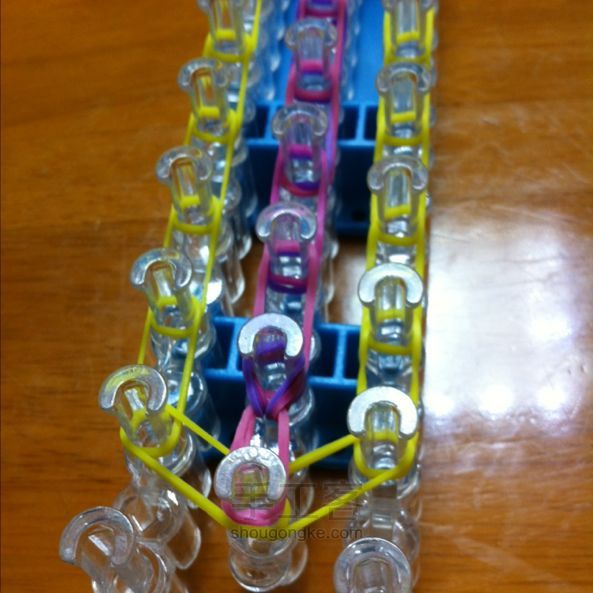 橡皮筋手链3（雨滴） 彩虹织机DIY 第11步