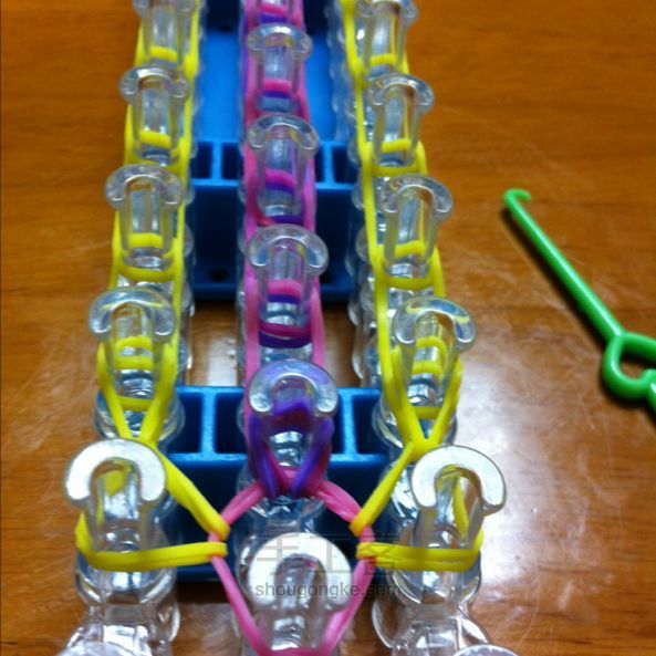 橡皮筋手链3（雨滴） 彩虹织机DIY 第13步