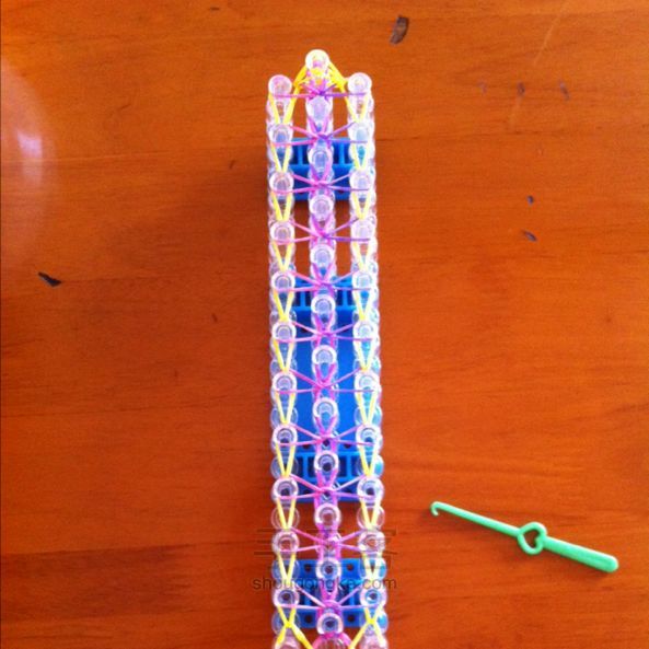橡皮筋手链3（雨滴） 彩虹织机DIY 第1步