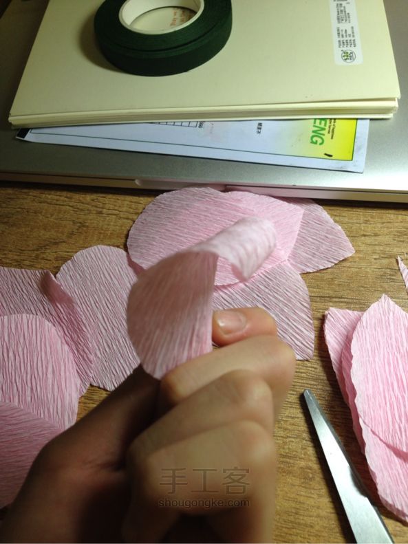表白玫瑰花 泡沫纸DIY 第5步