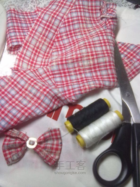 用旧衣服改造狗狗衣衣,宠物衣服DIY图解 第1步