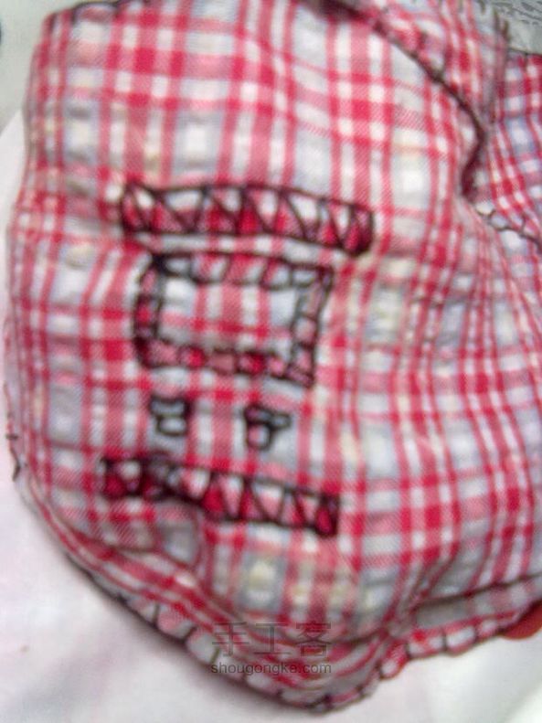 用旧衣服改造狗狗衣衣,宠物衣服DIY图解 第7步