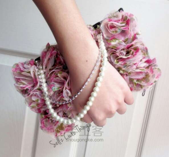 优雅珍珠花卉化妆袋 第1步