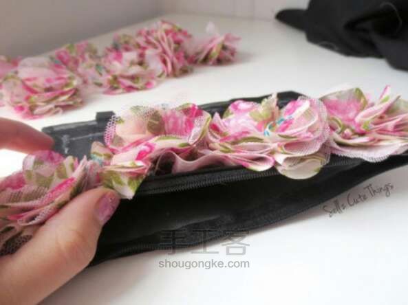 优雅珍珠花卉化妆袋 第3步