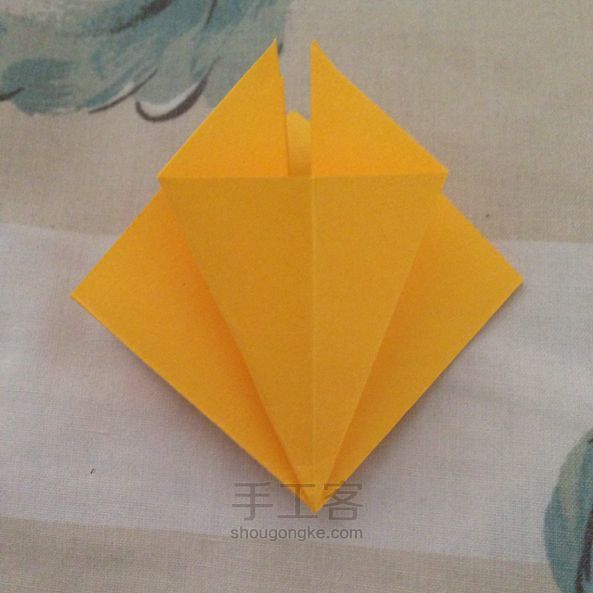 百合花 折纸教程 第5步