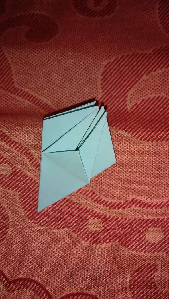 百合花 折纸教程 第9步