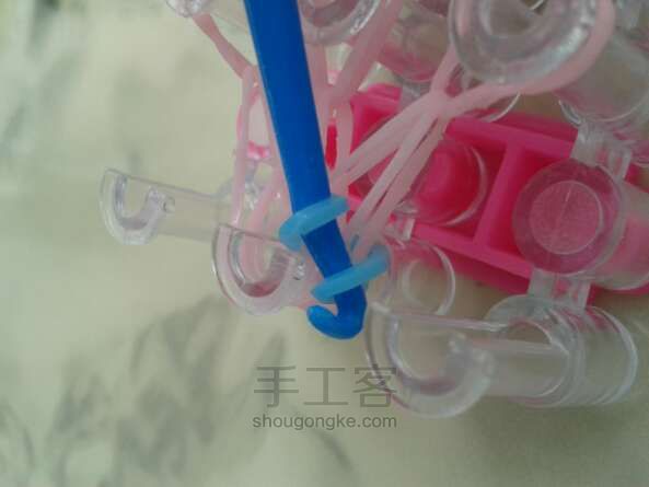 橡皮筋唯美手链教程 彩虹织机 第22步