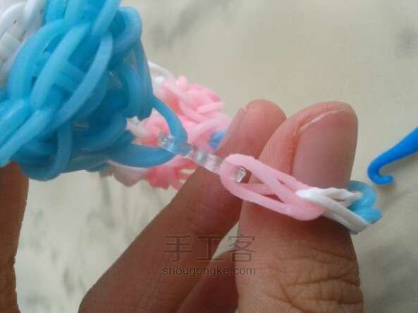 橡皮筋唯美手链教程 彩虹织机 第24步