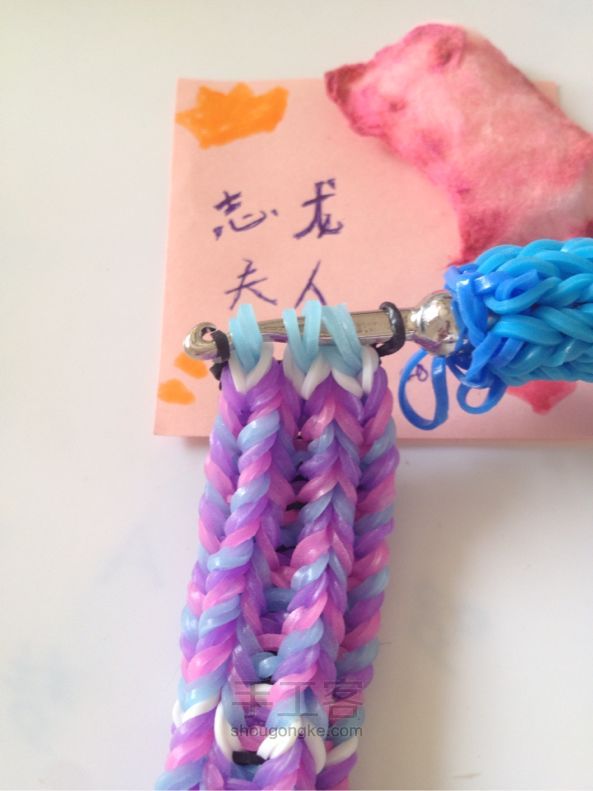 Rainbow loom 可双面戴的泰比手链 彩虹织机 第16步