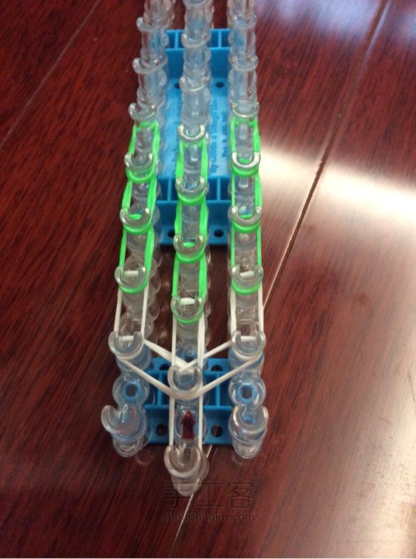 橡皮筋可爱啤酒杯 彩虹织机 第5步