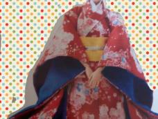 日本女孩的成人礼上，所有适龄的女孩都会穿上漂亮的和服，度过人生难忘的一天。