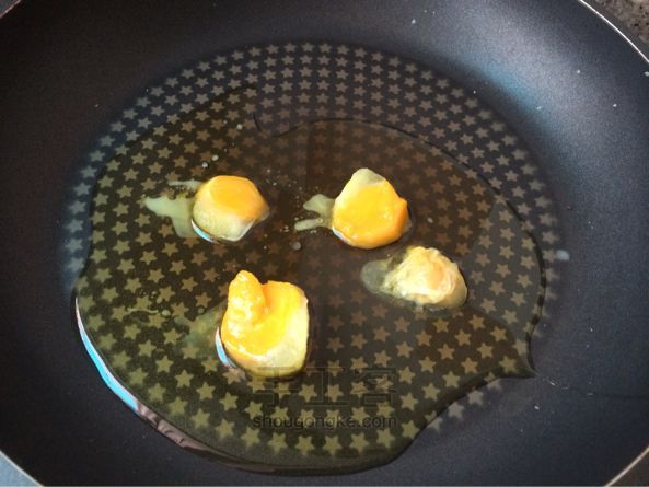 神奇！教你用1个蛋做出4个蛋！美食教程 第2步