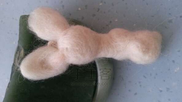 布蕾羊毛毡小物  DIY羊毛毡手工制作教程 第6步