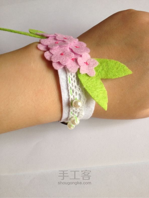 不织布手腕花  DIY手工制作教程 第8步