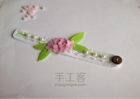 不织布手腕花  DIY手工制作教程 第11步
