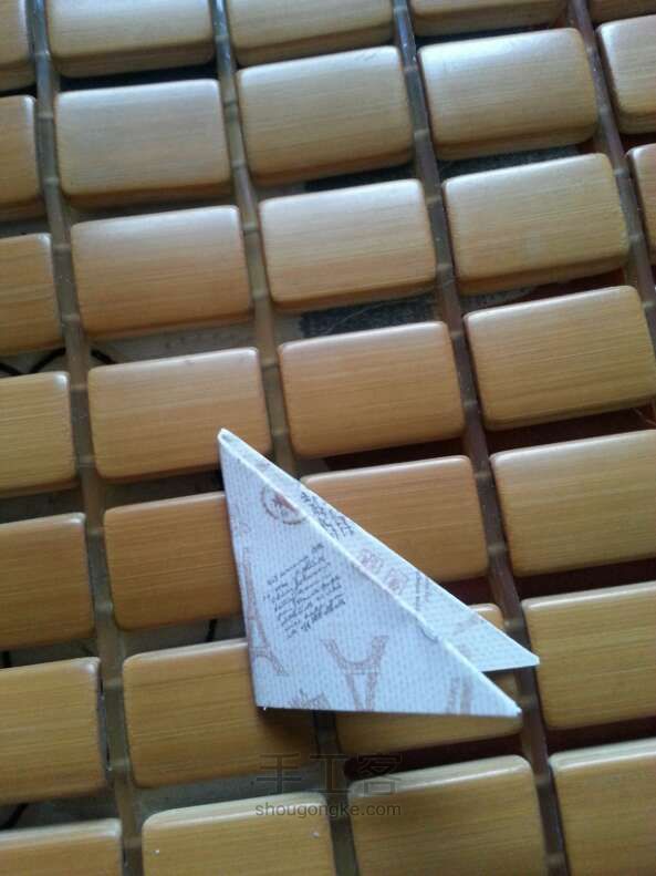 「妮子」可爱旅行爱心折纸方法 第4步