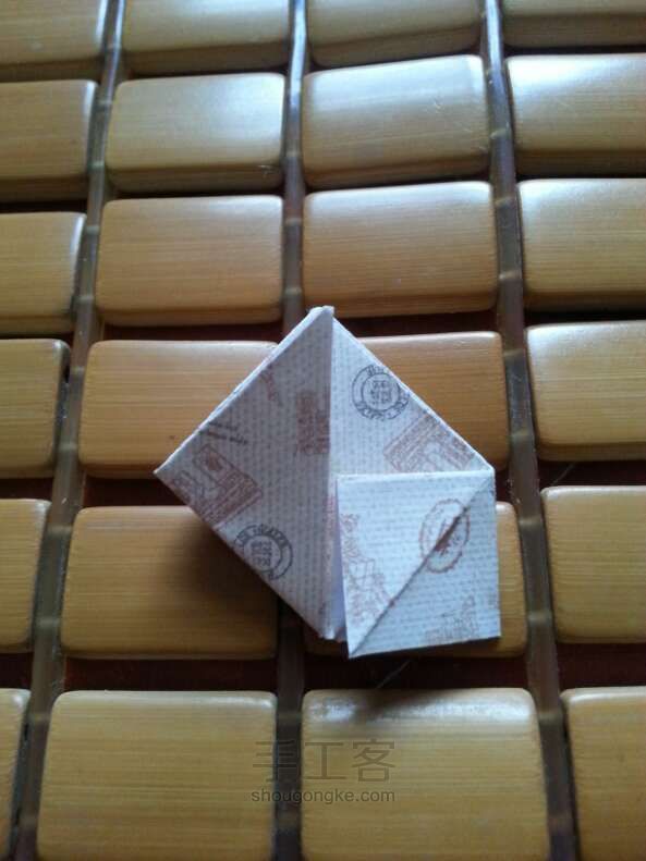 「妮子」可爱旅行爱心折纸方法 第11步