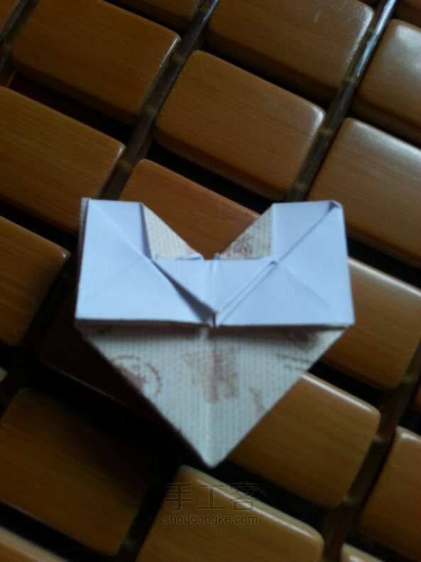 「妮子」可爱旅行爱心折纸方法 第19步