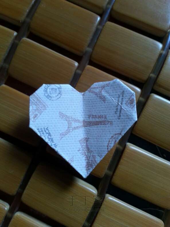 「妮子」可爱旅行爱心折纸方法 第22步