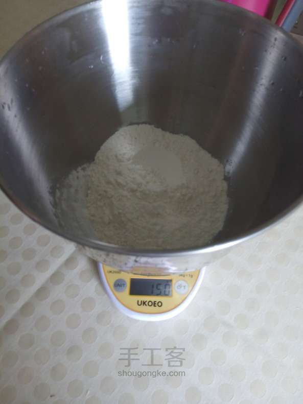 炒鸡美味培根芝士披萨详细教程（你值得学会）美食教程 第2步