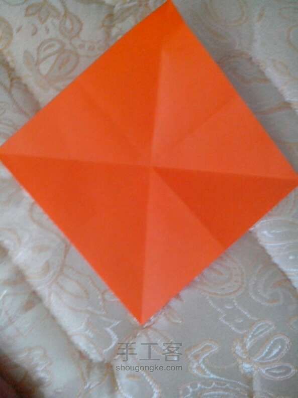 蝴蝶制作  折纸教程 第2步