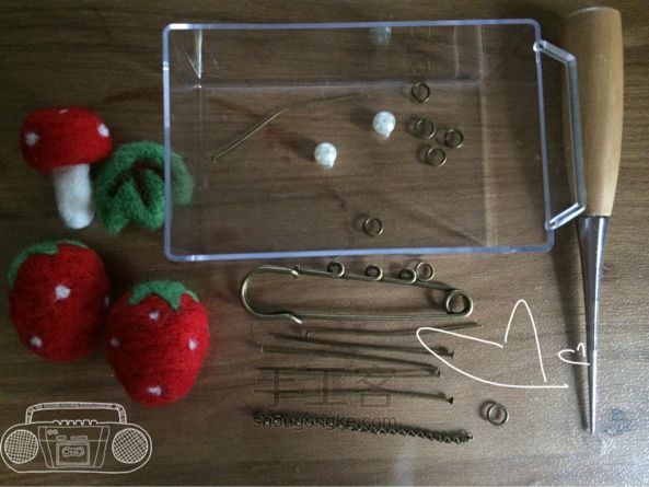 【萌萌羊毛毡】森女系胸针—诱人草莓 DIY手工制作教程 第5步