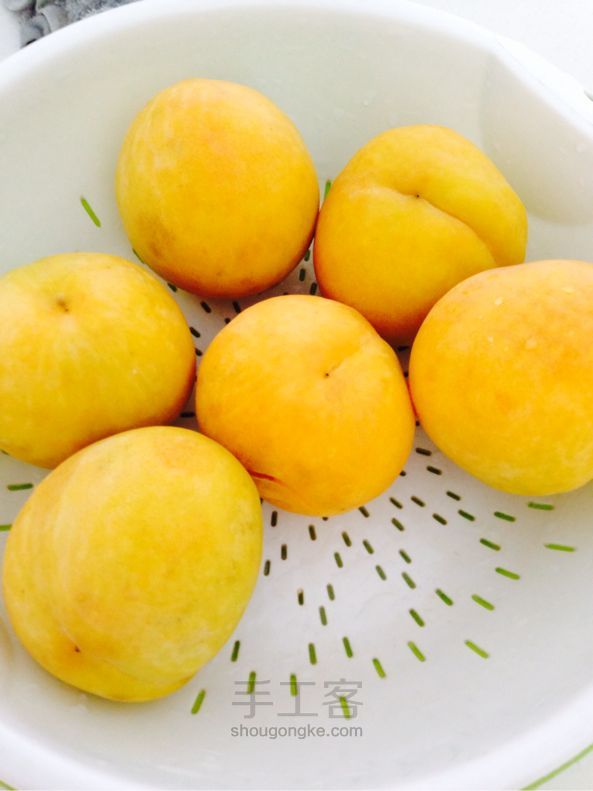 无添加的糖水黄桃  美食教程 第1步