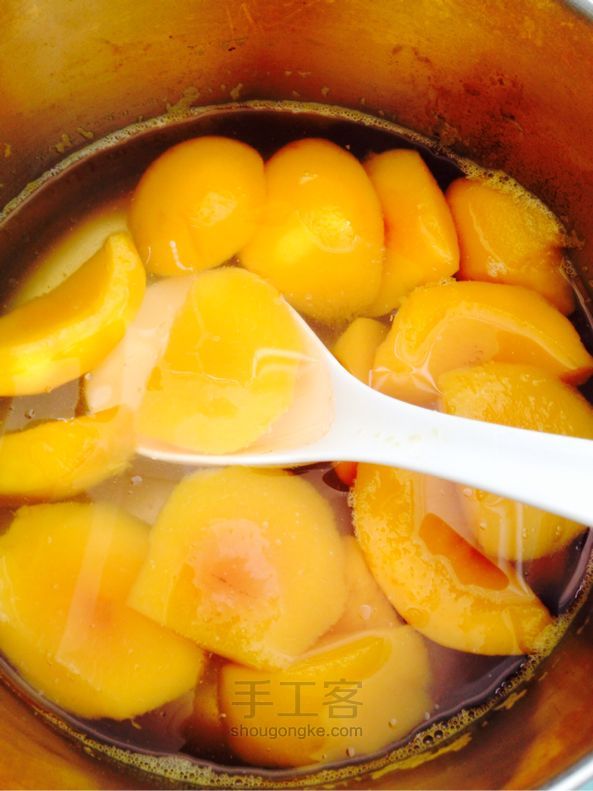 无添加的糖水黄桃  美食教程 第3步