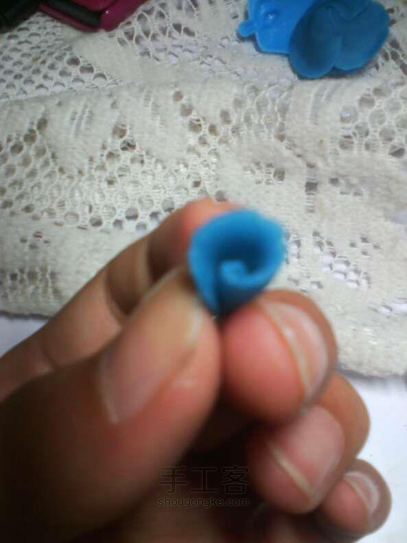 蓝色玫瑰，只需要橡皮泥 DIY手工制作教程 第4步