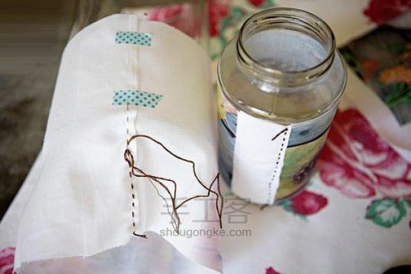 用玻璃瓶制作漂亮的蜡烛杯 DIY手工制作教程 第5步