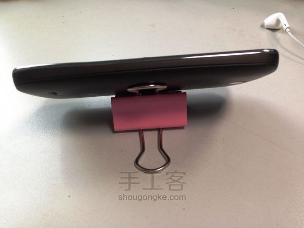 燕尾夹制作简易手机支架 第6步