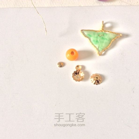 明艳花片吊坠DIY手工制作方法 第2步